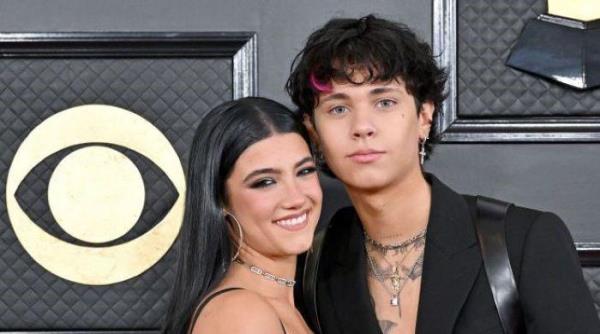 查理·德阿梅里奥,兰登·巴克的新小狗制造了婴儿的嗡嗡声 查理·德阿梅里奥,兰登·巴克的新小狗制造了婴儿的嗡嗡声