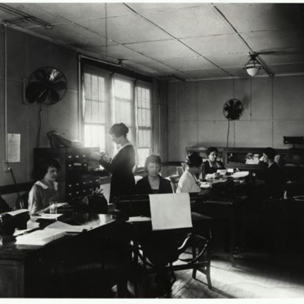 妇女事务局花了100年的时间来改善妇女的工作,但众议院想要取消它 妇女事务局花了100年的时间来改善妇女的工作,但众议院想要取消它