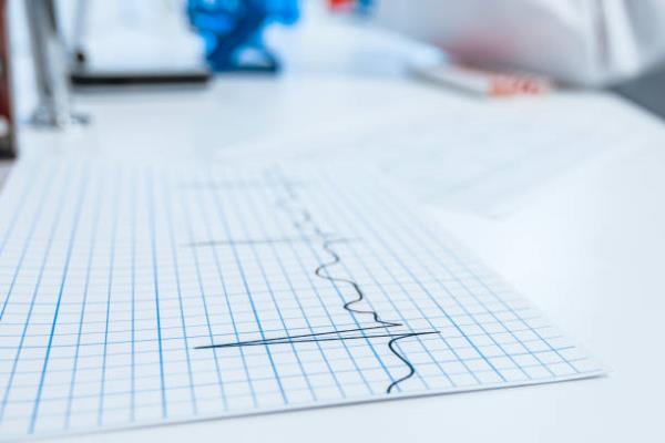 菲律宾南部发生7.6级地震,造成一人死亡 菲律宾南部发生7.6级地震,造成一人死亡