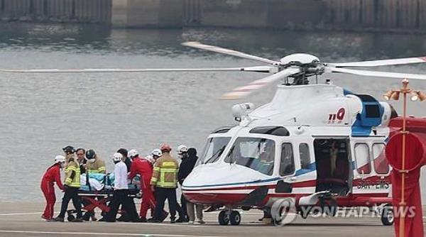 Opposition leader Lee Jae-myung is transferred to a hospital in Seoul after he was stabbed in the neck during a visit to the southeastern port city of Busan on Jan. 2, 2024. (Yonhap)