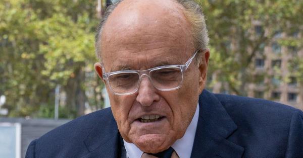 据报道，司法部就2020年选举计划采访鲁迪·朱利安尼