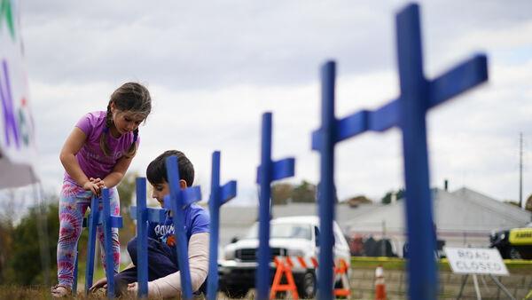 警方错过了找到缅因州枪手的机会,而城市仍然惊慌失措 警方错过了找到缅因州枪手的机会,而城市仍然惊慌失措