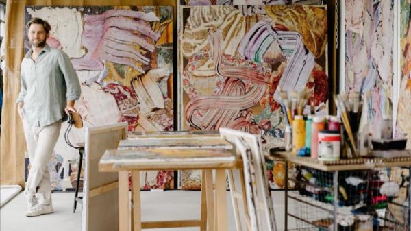 个人画展画布上的作品售罄……还是地毯? 个人画展画布上的作品售罄……还是地毯?