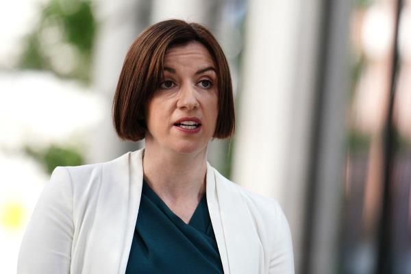 工党表示,学校计划将为纳税人节省数十亿美元的代理费 工党表示,学校计划将为纳税人节省数十亿美元的代理费