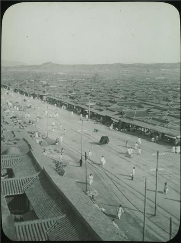 拿督克拉末轻轨站，一名男子跌落铁轨后被火车碾过