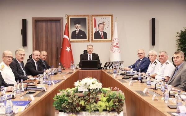 部长指出10月份将采取进一步措施打击非法移民 部长指出10月份将采取进一步措施打击非法移民