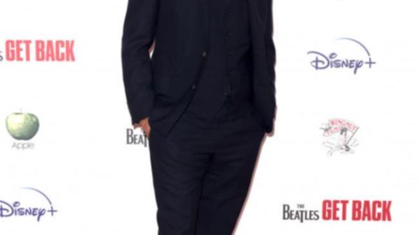 贾尔斯·马丁很乐意“剽窃”父亲乔治的制作风格，为披头士乐队的新曲目《Now and Then》创作