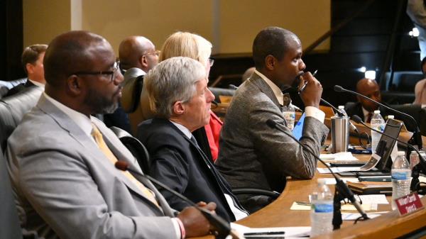 这是莫比尔市议会在一年内第二次考虑新的地区线路