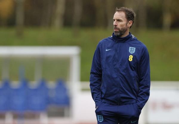 足球索斯盖特的英格兰计划因球员受伤而中断