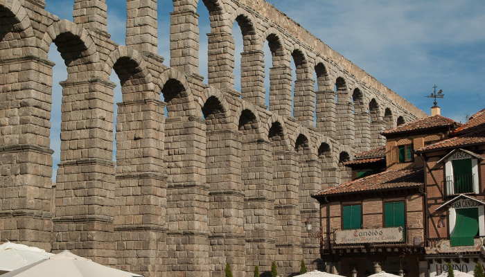 西班牙和西班牙世界：一个广阔而古怪的展览