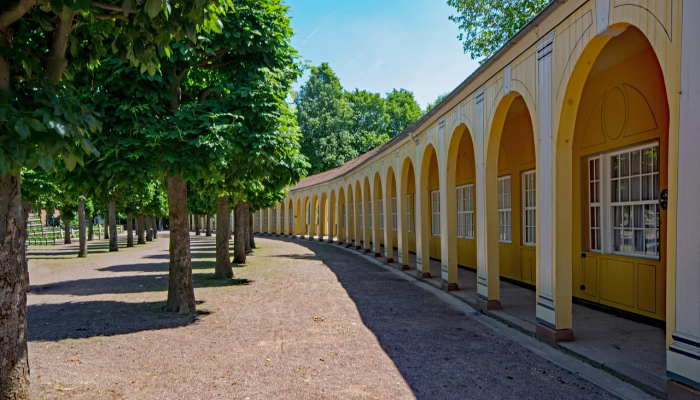 在辩论中,对清真寺时装拍摄展开调查 在辩论中,对清真寺时装拍摄展开调查