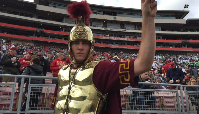 玫瑰碗比赛在大学橄榄球季后赛中,萨班的阿拉巴马州对阵哈博的密歇根州 玫瑰碗比赛在大学橄榄球季后赛中,萨班的阿拉巴马州对阵哈博的密歇根州