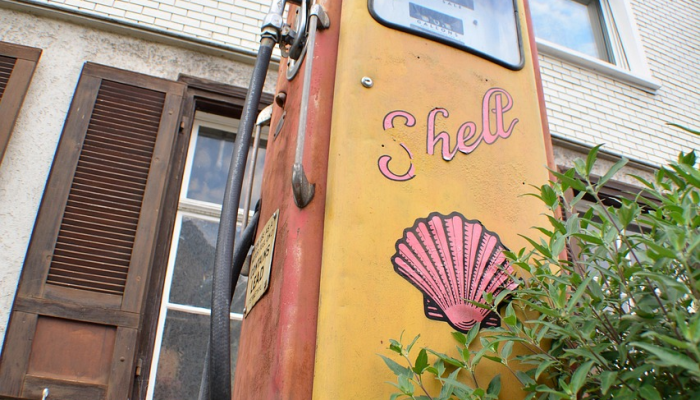 炎热的夏季限制了汽油产量，增加了加油站的痛苦