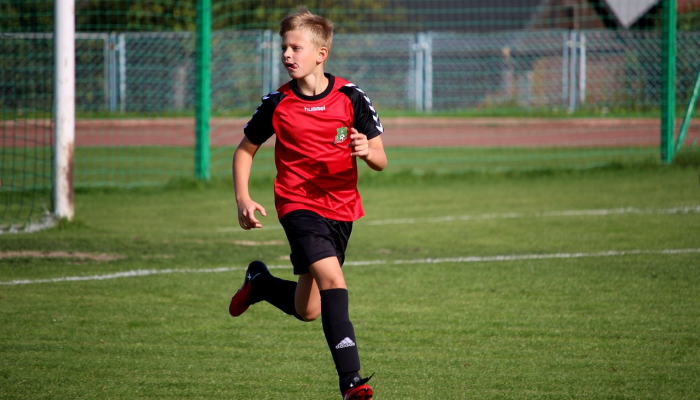 曼城足球俱乐部报告了创纪录的利润，以匹配球场上最好的赛季