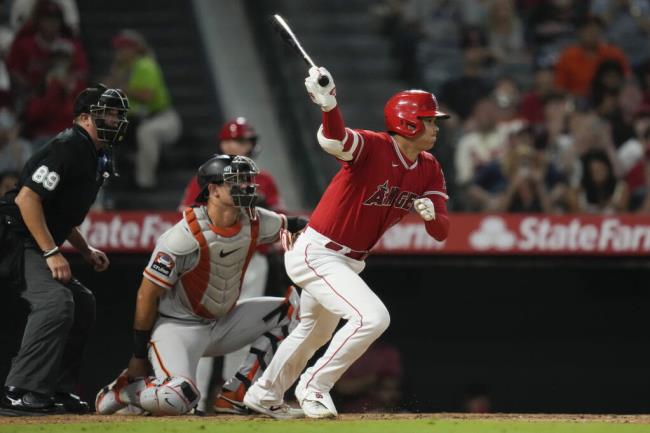 巨人队的揭幕战适得其反，进攻失败，以7-5输给天使队