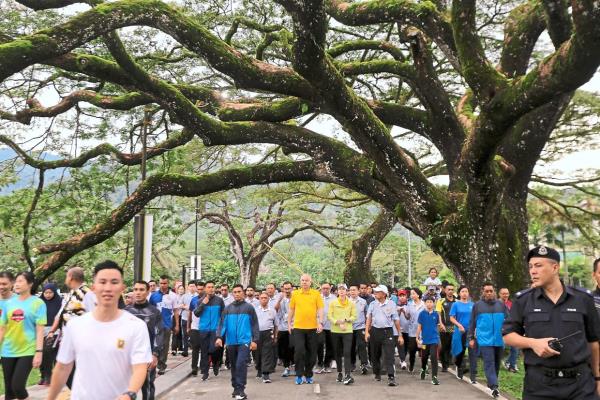 数千人参加霹雳苏丹的生日跑步