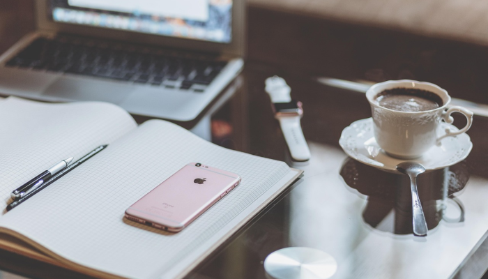 好莱坞电影公司和编剧工会在持续三个月的罢工后恢复谈判