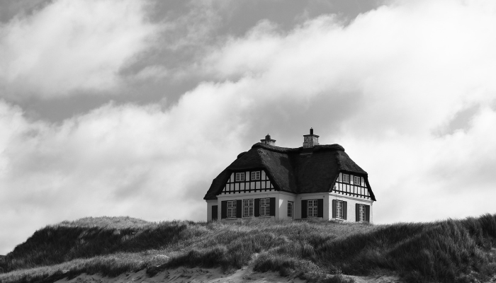 在第一个九天夜，黑拿撒勒信徒告诉：即使请求还没有被批准，也要相信