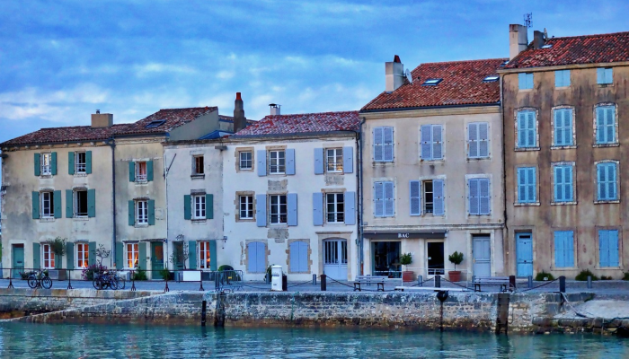 法国外长科隆纳：“法国很久以前就死了”