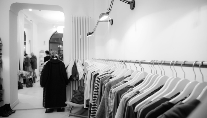 Trader Joe的“即将到来”横幅让小镇在高中恶作剧中被愚弄