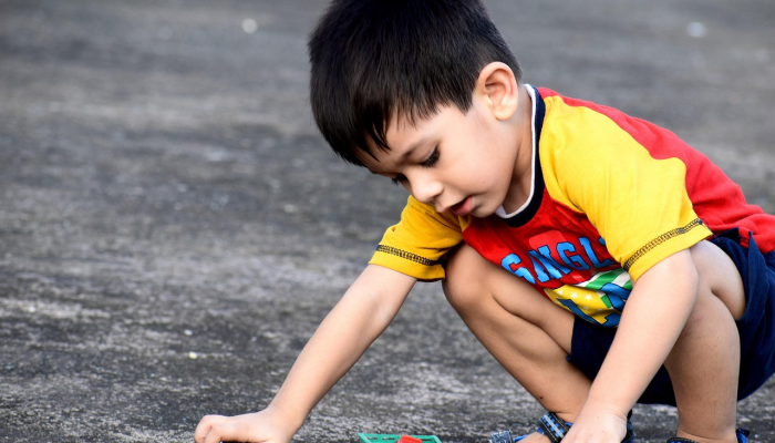 哈佛公园撞车事故,父亲、女儿遇难,母亲和蹒跚学步的孩子受重伤 哈佛公园撞车事故,父亲、女儿遇难,母亲和蹒跚学步的孩子受重伤