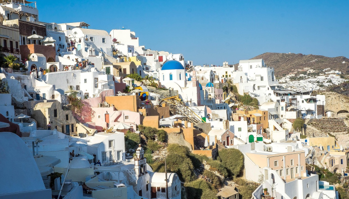 马克龙提议修改法国宪法,以便举行更多的公投 马克龙提议修改法国宪法,以便举行更多的公投