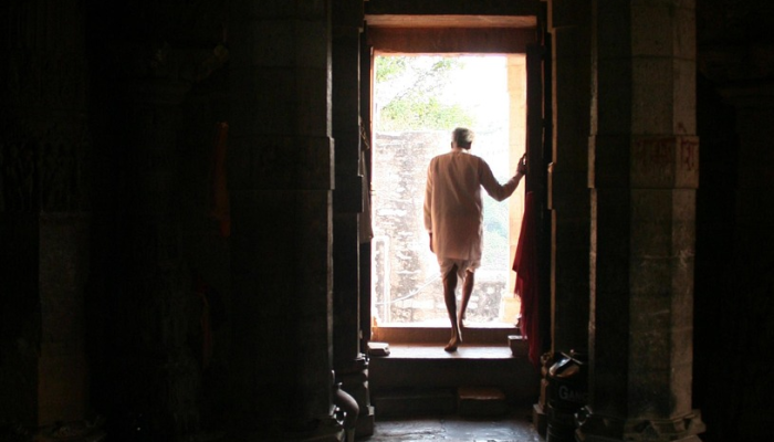 在印度，纳伦德拉·莫迪和拉胡尔·甘地因曼尼普尔邦的种族暴力发生冲突