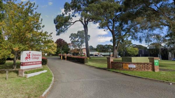 校长为学校改为四天工作制辩护