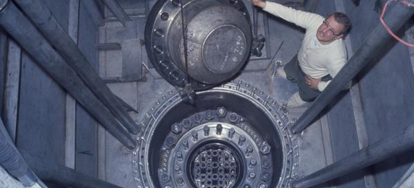 当五角大楼挖冷战时期的秘密冰隧道来隐藏核武器