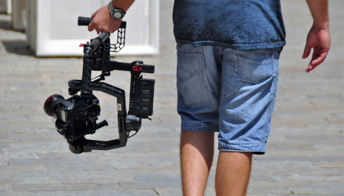 尼科尔斯的视频《超级碗:5件事》播出后,抗议活动仍在继续 尼科尔斯的视频《超级碗:5件事》播出后,抗议活动仍在继续