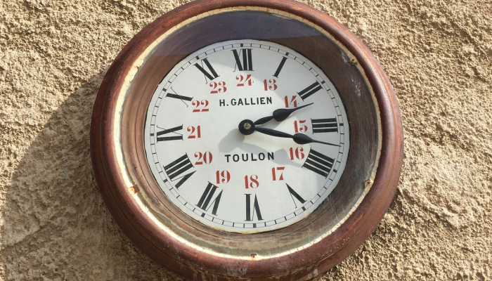 2023年夏时制结束时，我们什么时候把时钟调回去？多睡一小时是什么时候？