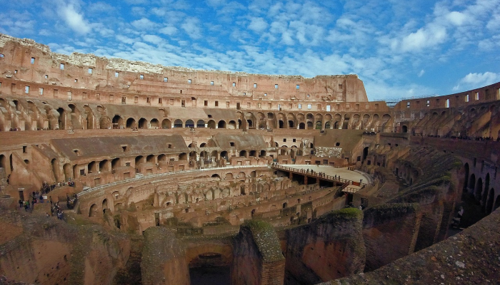 因《弱点》(The Blind Side)而闻名的前美国国家橄榄球联盟(NFL)球员迈克尔?奥赫(Michael Oher)提起诉讼,要求结束托伊斯的监护权 因《弱点》(The Blind Side)而闻名的前美国国家橄榄球联盟(NFL)球员迈克尔?奥赫(Michael Oher)提起诉讼,要求结束托伊斯的监护权