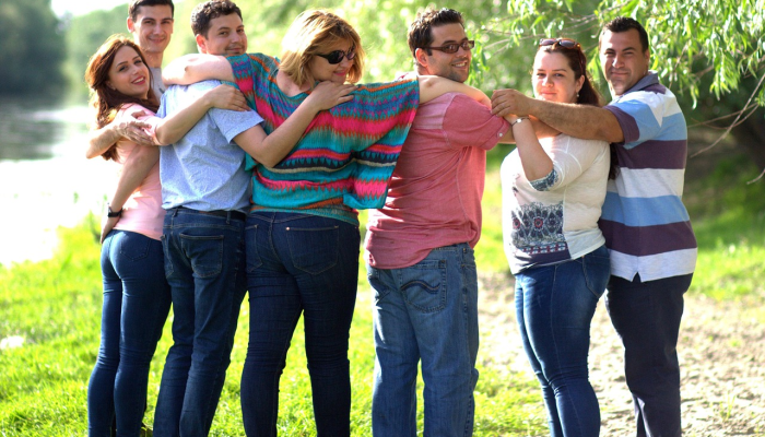 哈里王子与新美国皇室电影主角的不愉快对比
