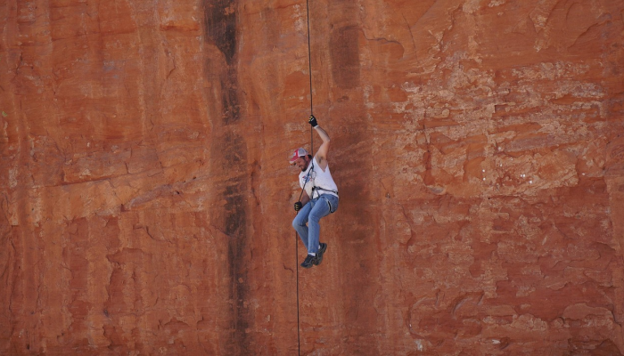 “墓碑”帽提醒着旋转的苦行僧们他们的死亡 “墓碑”帽提醒着旋转的苦行僧们他们的死亡