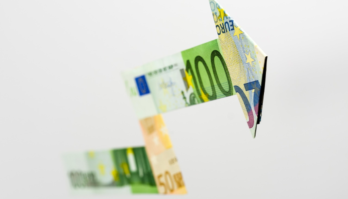 在紧张的停车场交流中,彭斯用一条简短的信息离开了支持特朗普的起质问者 在紧张的停车场交流中,彭斯用一条简短的信息离开了支持特朗普的起质问者