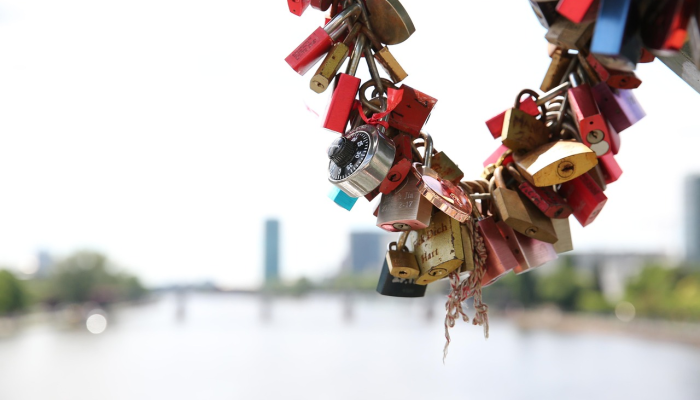 推荐一款”三哥玩有没有挂”开挂(透视)辅助教程