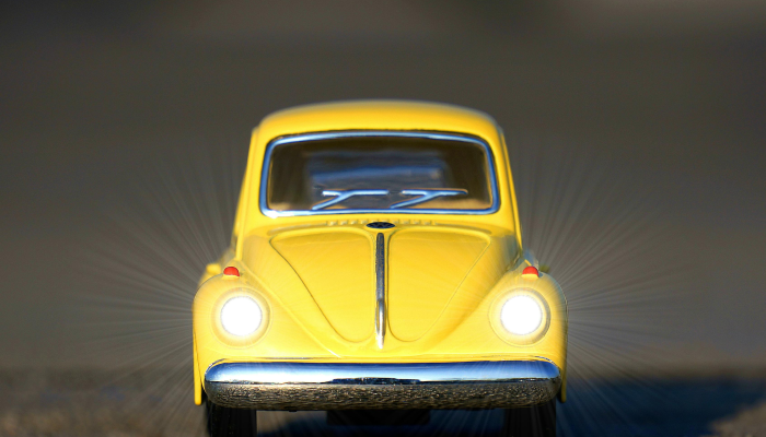 锋利的金属刺穿了缅因州吉普车的挡风玻璃请看可怕的死里逃生的照片 锋利的金属刺穿了缅因州吉普车的挡风玻璃请看可怕的死里逃生的照片