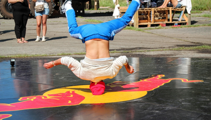 麦克罗伊在迪拜邀请赛上领先两杆 麦克罗伊在迪拜邀请赛上领先两杆