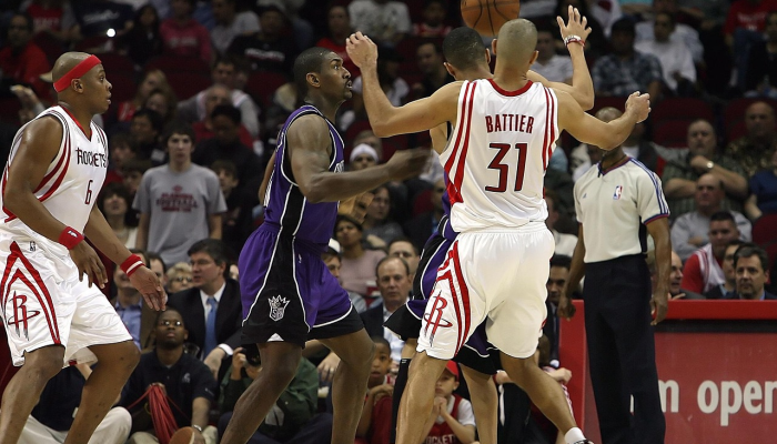 麦克罗伊在迪拜邀请赛上领先两杆 麦克罗伊在迪拜邀请赛上领先两杆