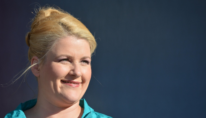 莫·吉利根不再担任全英音乐奖主持人