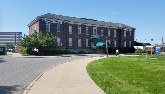 这所社区大学165名全职教员中只有1名黑人为什么校园难以实现多样性?蒙特雷先驱报 这所社区大学165名全职教员中只有1名黑人为什么校园难以实现多样性?蒙特雷先驱报