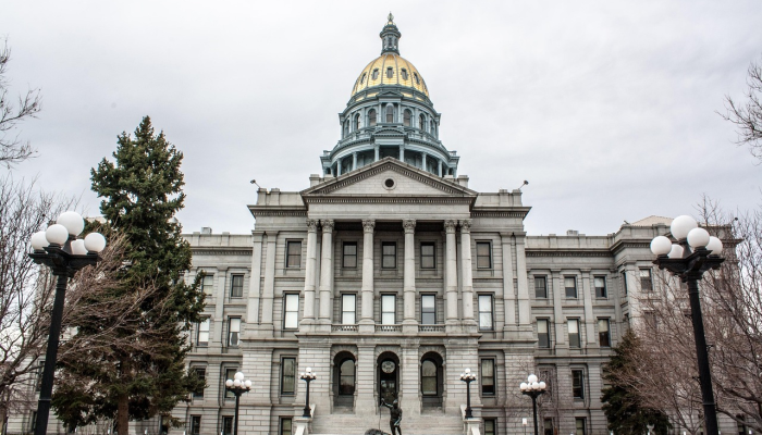 美国汽车工人工会扩大罢工,关闭斯特兰提斯工厂 美国汽车工人工会扩大罢工,关闭斯特兰提斯工厂