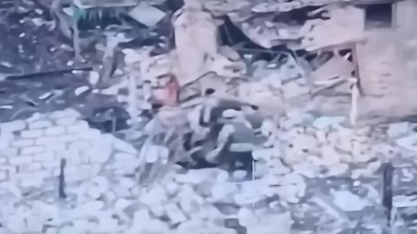 瓦格纳结束招募罪犯，几天前有战士被拍到用铲子殴打警官