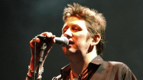谢恩·麦高恩(Shane MacGowan)在生命的最后几个月里沉迷于经典喜剧情景喜剧