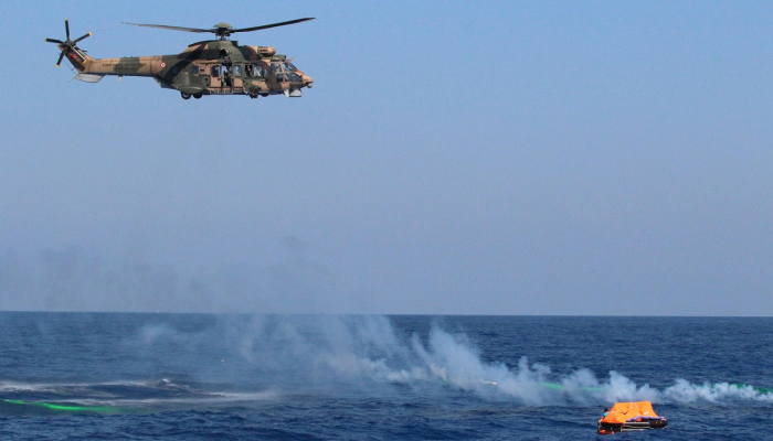 突尼斯海岸警卫队在地中海救出34名溺水的非法移民 突尼斯海岸警卫队在地中海救出34名溺水的非法移民