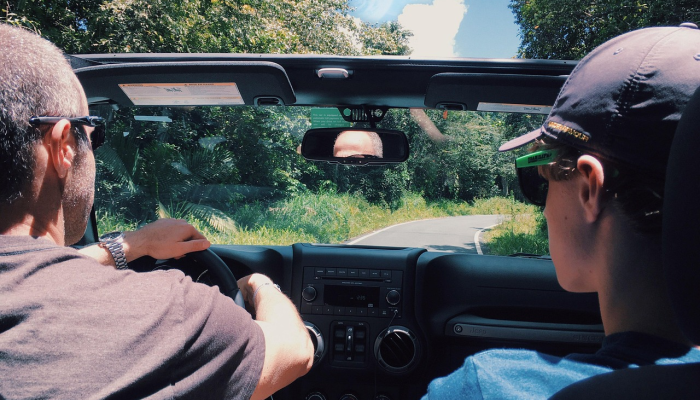 第一张照片,父亲死于可怕的高速公路车祸,而儿子在车里 第一张照片,父亲死于可怕的高速公路车祸,而儿子在车里