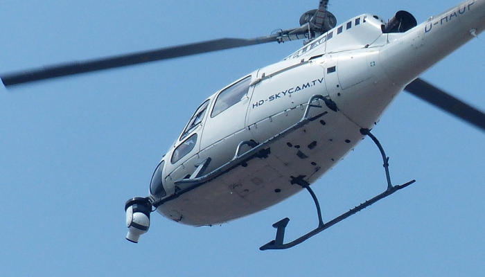 警方推动加强集会噪音水平，使用无人机寻找非法行为的证据