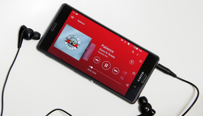 泰尔·尼科尔斯的葬礼举行,汤姆·布雷迪再次退休:5件事播客_2 泰尔·尼科尔斯的葬礼举行,汤姆·布雷迪再次退休:5件事播客_2