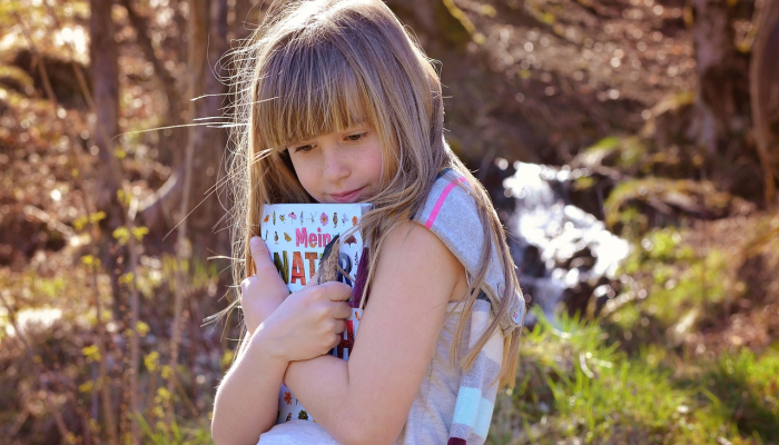 女儿的TikTok将2012年的书《石少女》推上了亚马逊的第一名 女儿的TikTok将2012年的书《石少女》推上了亚马逊的第一名