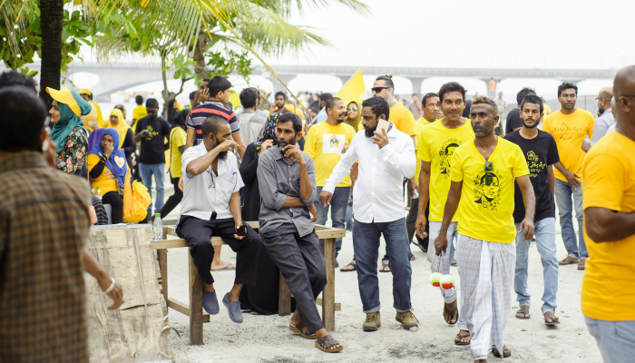 巴基斯坦警察在选举抗议活动中与汗的支持者发生冲突 巴基斯坦警察在选举抗议活动中与汗的支持者发生冲突